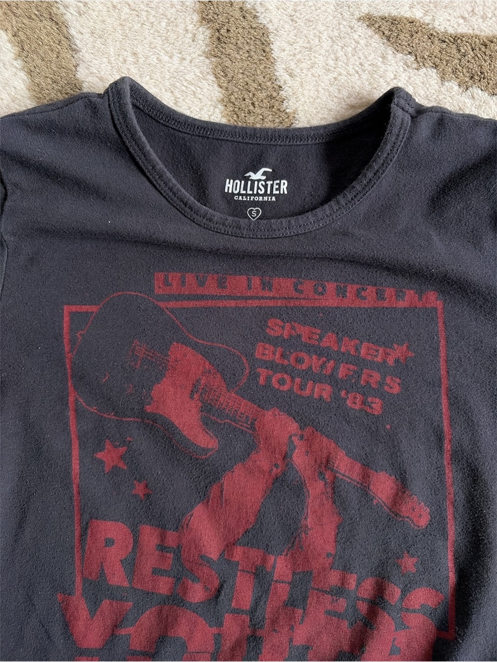 Hollister Graphic Baby Tee - Picture 5 of 6